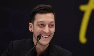 Məsut Özilin yeni görkəmi heyrətə gətirdi: Başqa insan olub - FOTO