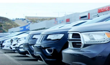 Bakıda 1,2 milyon manatlıq avtomobil satışa çıxarıldı - FOTO