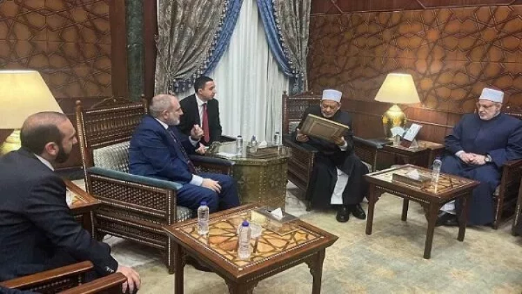 Paşinyan bizdən oğurladığını Qahirədə hədiyyə verdi - FOTO