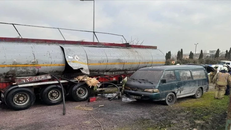 Türkiyədə yanacaq daşıyan maşın partladı: ölü və yaralı var