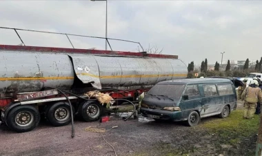 Türkiyədə yanacaq daşıyan maşın partladı: ölü və yaralı var