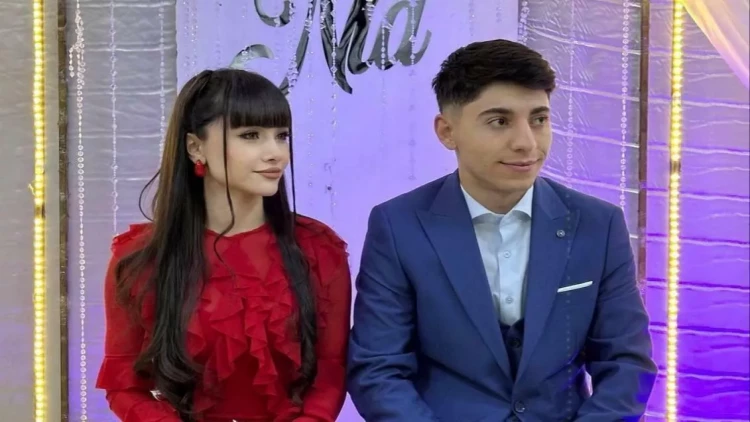 Yenicə nişanlanan Nia və Furkandan ATMACA - VİDEO