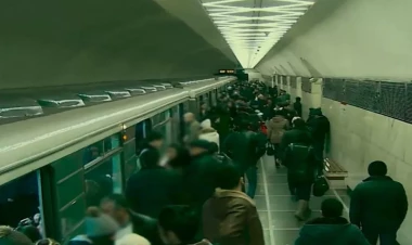 Metroda oğurluq edən kişi və qadın saxlanıldı