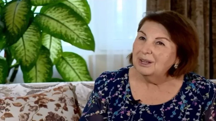 Tanınmış aparıcı ƏSƏBLƏŞDİ: “Çiyinlərini çöldə qoyur, kişilər sənin çiyninə baxmalıdır?”