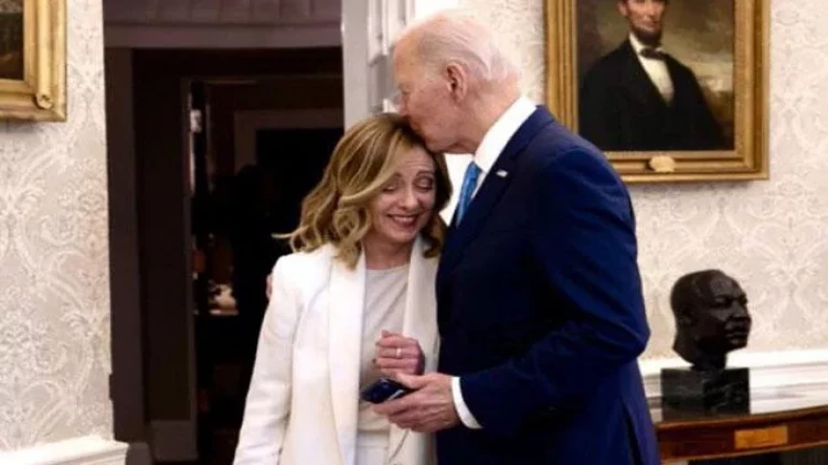 Baydenin onu öpməsi müzakirə edildi - VİDEO