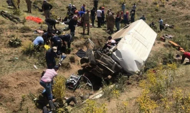 Türkiyədə mikroavtobus aşdı - 19 nəfər xəsarət aldı