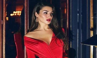 Dərin sinə dekolteli mini libası BAŞINA İŞ AÇDI: ayrılıq ola bilər - FOTO