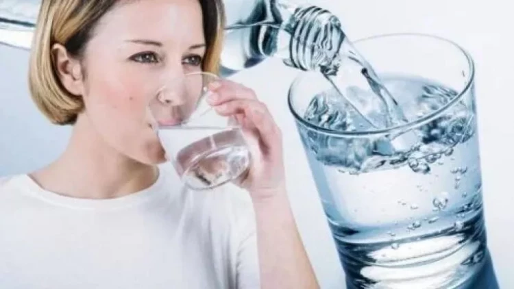 Niyə “Ağzına su alıb oturmaq” deyirik? - Belə yaranıb