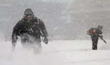 Güclü qar və şaxta 9 nəfərin ölümünə səbəb oldu