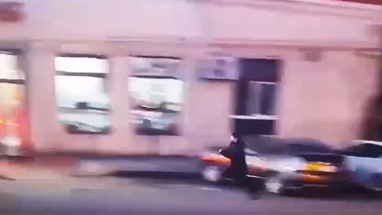 “Saxla” əmrinə məhəl qoymayaraq maşından düşüb qaçdı - VİDEO