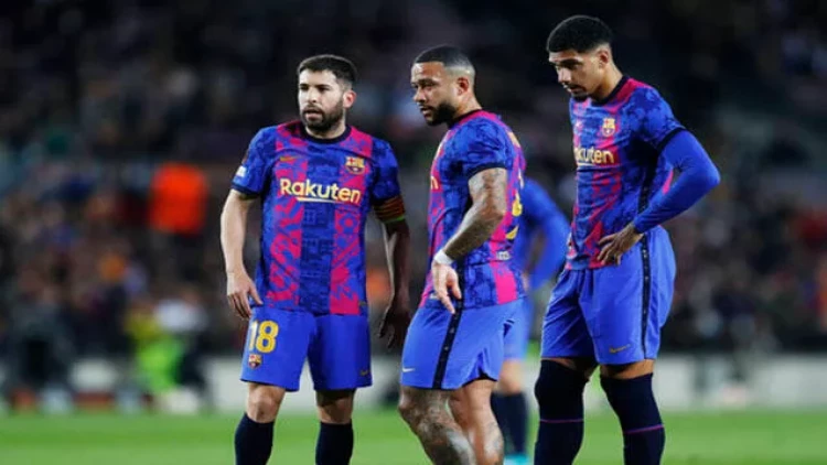 “Barselona” əlavə gəlir üçün geyim istehsalına başlayır