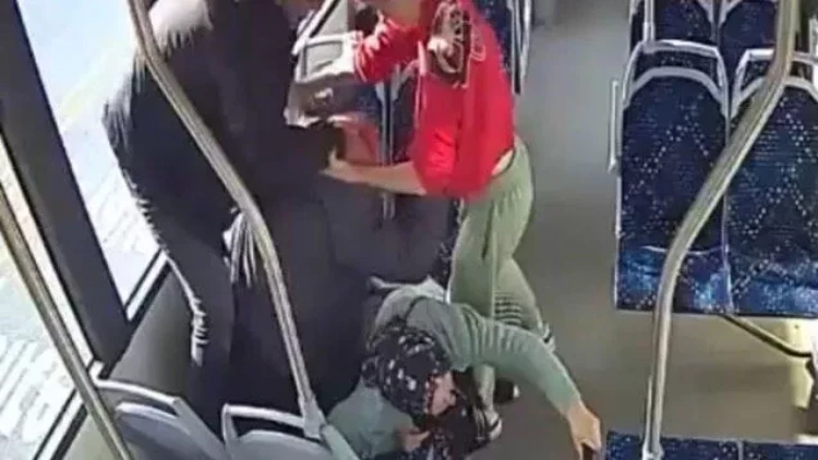 Türkiyədə məktəb direktoru oğlu ilə yaşlı ər-arvadı döydü - VİDEO