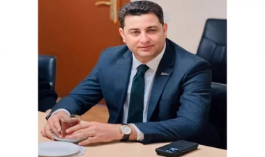 Fətəli Axundzadə işdən çıxarıldı