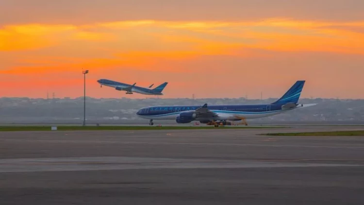 AZAL-ın Bakı-İstanbul təyyarəsi təyinat nöqtəsinə yola düşüb - YENİLƏNİB