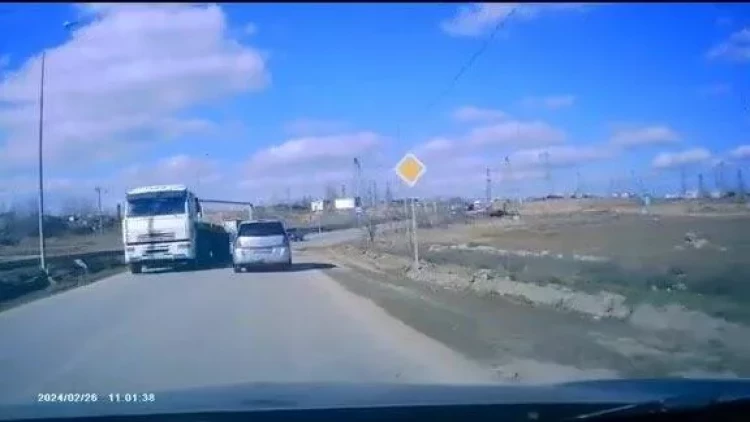 Bakıda bir ailə dəhşətli qəzadan son anda xilas oldu - VİDEO