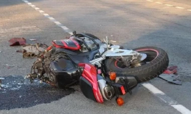 Lökbatanda motosikletçi qəza törədib, xəsarət alan var