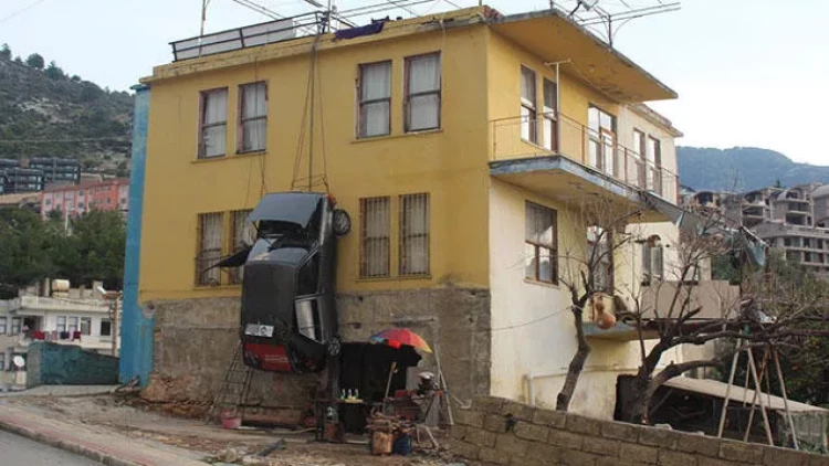 Tez-tez qəza etdiyi maşınını belə “cəzalandırdı” - FOTOlar