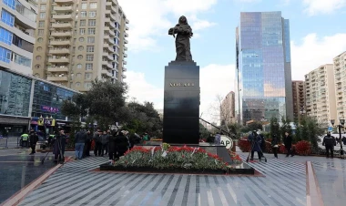 Müdafiə Nazirliyinin rəhbər heyəti Xocalı soyqırımı abidəsini ziyarət etdi - FOTOlar