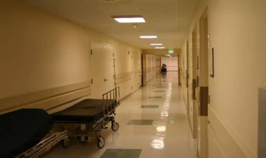 Bakıda 35 yaşlı kişi yol-nəqliyyat hadisəsində ağır xəsarət alıb