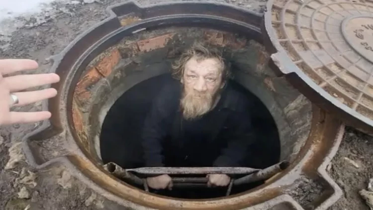 10 ildir kanalizasiya quyusunda yaşayırdı, xilas edildi