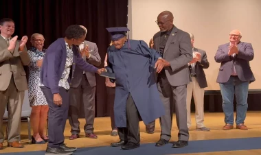 106 yaşlı kişi orta məktəb diplomu aldı - VİDEO