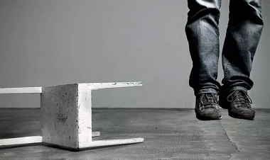 Azərbaycanda 32 yaşlı kişi özünü öldürdü