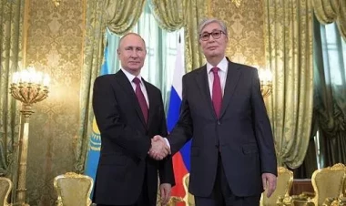 Tokayev Putinlə görüşdü: Güclü komanda ilə gəlmişik