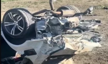 Ödənişli yolda qəza: BMV yararsız hala düşdü - VİDEO