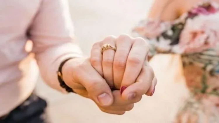 Boşanan azərbaycanlı müğənni iş adamına ƏRƏ GEDİR - Bunu eşidən aparıcı ŞOK OLDU - VİDEO