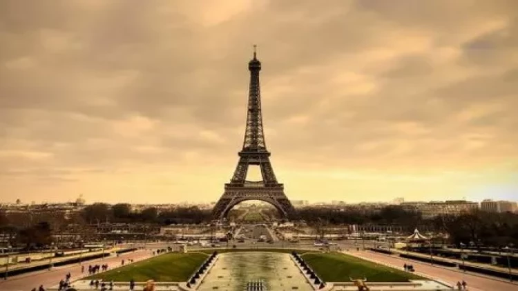 Eyfel qülləsi ziyarətçilər üçün bağlı olacaq