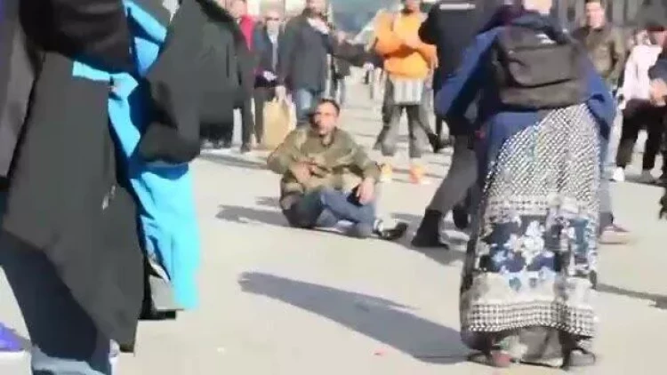 İspaniyada dəhşət - polis miqrantları döydü - VİDEO