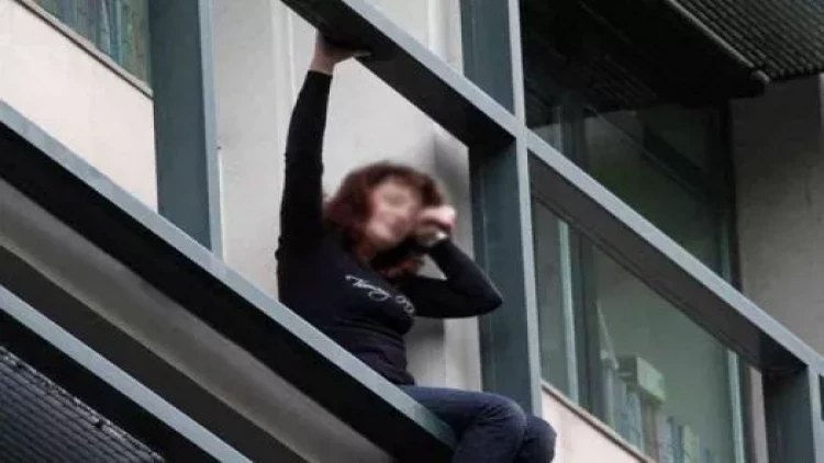 20-ci mərtəbədən yıxılan qız sağ qaldı