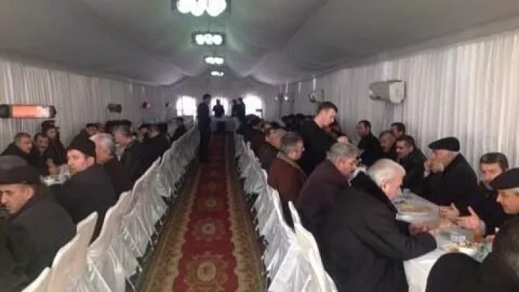 Azərbaycanda QƏRİBƏ OLAY! Kişi tabutda dirildi: MOLLA QAÇDI - VİDEO