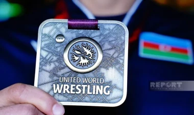 Avropa çempionatında tarixi uğura imza atan güləşçilərimiz Vətənə qayıdıb