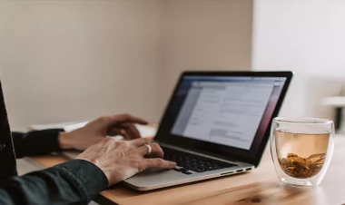 Səhərə qədər kompüterdə oynayan kişi komaya düşdü