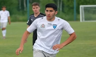 Ayxan Quseynovdan baxımlı qoluna reaksiya: “Şansa bax ki, matçda da belə alındı” - VİDEO