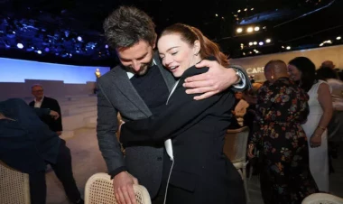 Bredli Kuper məşhur aktrisa ilə kameralara tuş gəldi - FOTO