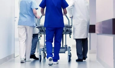 Bakıda gənc oğlanı avtomobil vuraraq ağır xəsarət yetirib