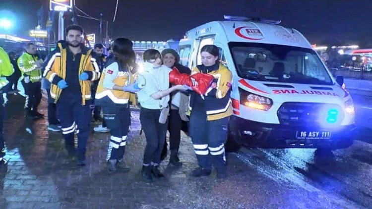 Türkiyədə turistləri daşıyan avtobus qəza törətdi - yaralılar var