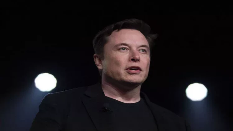 Kaliforniya məhkəməsi Maskdan ifadə verməyi tələb edir