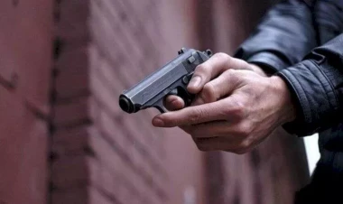 Deputatlığa namizəd güllələndi - FOTO