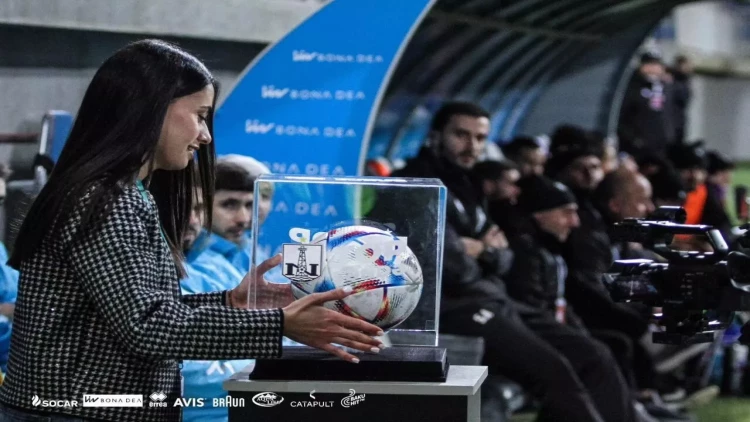 Filip Ozobiçin qol vurduğu top satılıb - FOTO