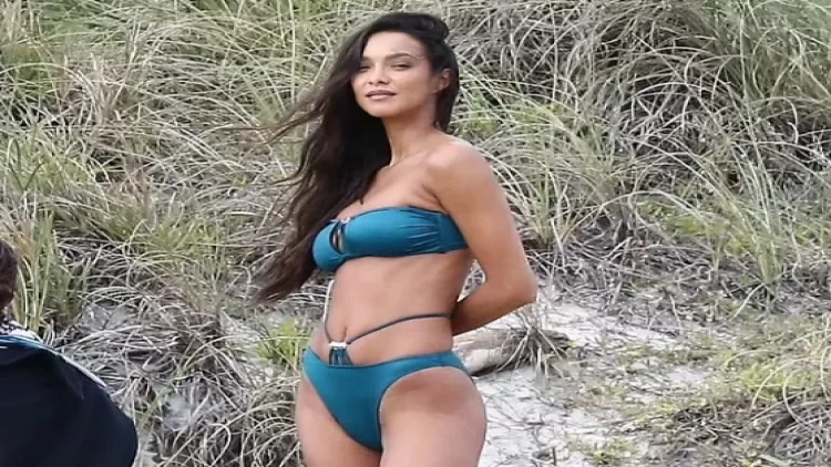 34 yaşlı supermodeldən bikinili FOTOSESSİYA