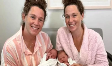 Əkiz bacılar eyni anda uşaq dünyaya gətirdi - FOTOlar