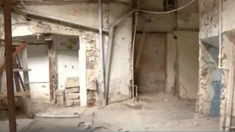 Bakının mərkəzində XIX əsrə aid bina qəzalı vəziyyətdədir - VİDEO