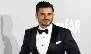 Məşhur aktyor London küçələrində qeyri-adi paltarda görüntüləndi - FOTOlar