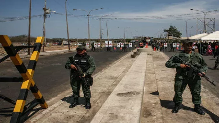 Venesuela sərhədə ordu yığır - Xəbərdarlıq