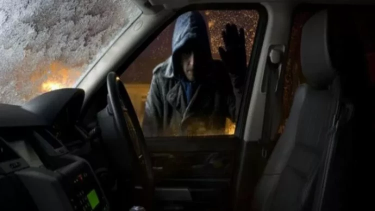 Avtoyuma məntəqəsindən maşın qaçırıb başqasına çırpdı