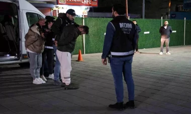 2,5 milyardı mənimsəyən iş adamı arvadı ilə xaricə qaçarkən tutuldu - FOTO