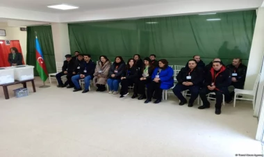 Bakının bir sıra rayonlarında seçicilər seçkilərdə fəal səs verirlər - FOTO